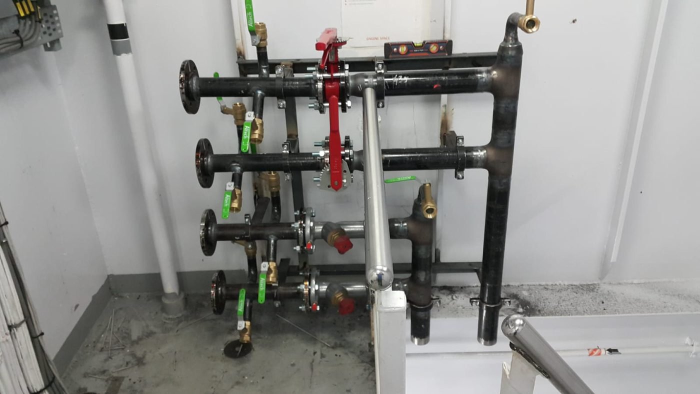 Piping manifold assembly — Engine space · flanged connections and valve stations