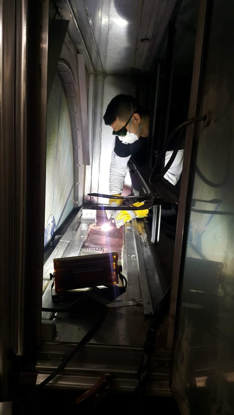 Certified welding — Restricted access · task-lit working position