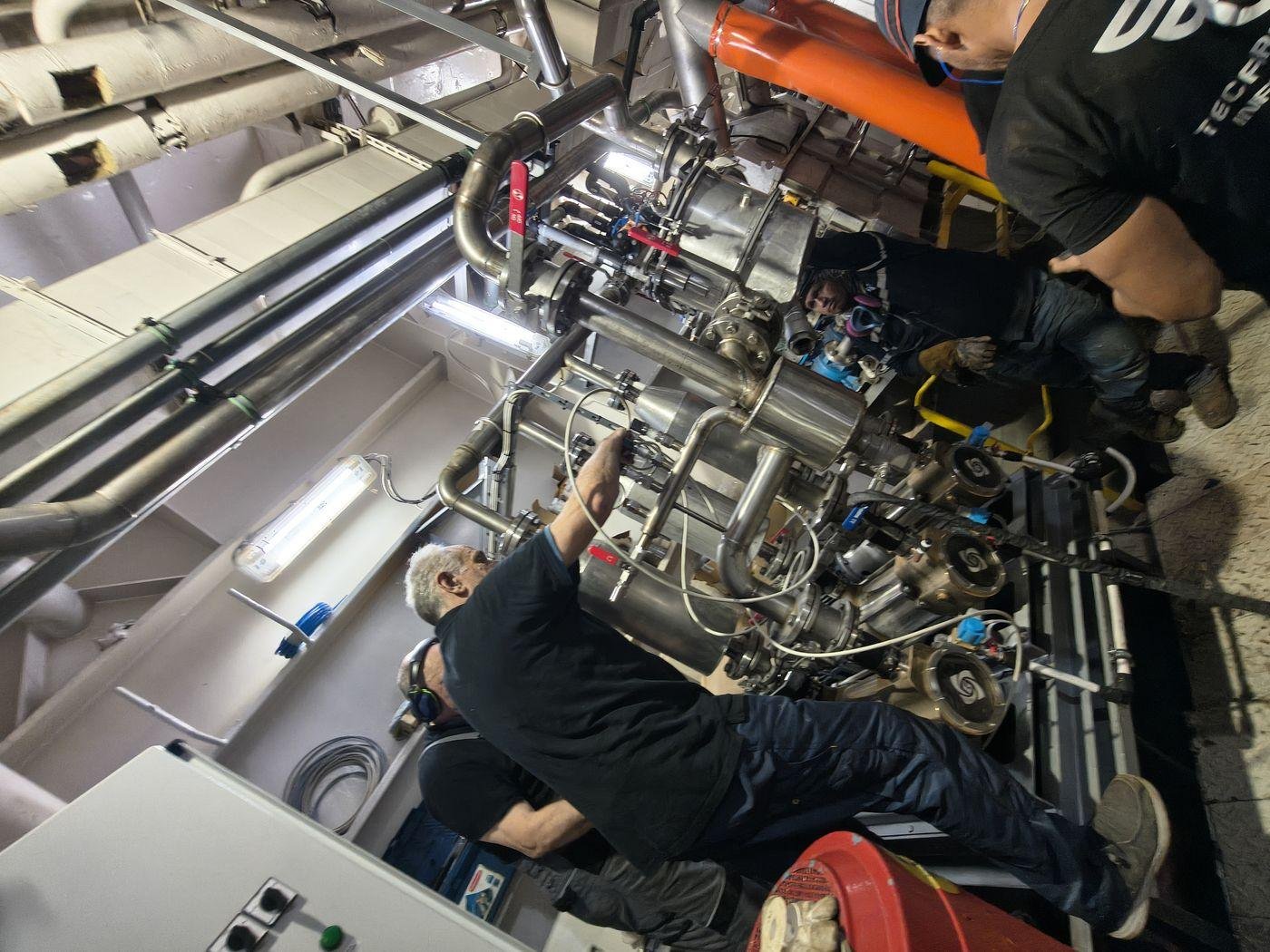 Final assembly — Valve setting and instrumentation connection