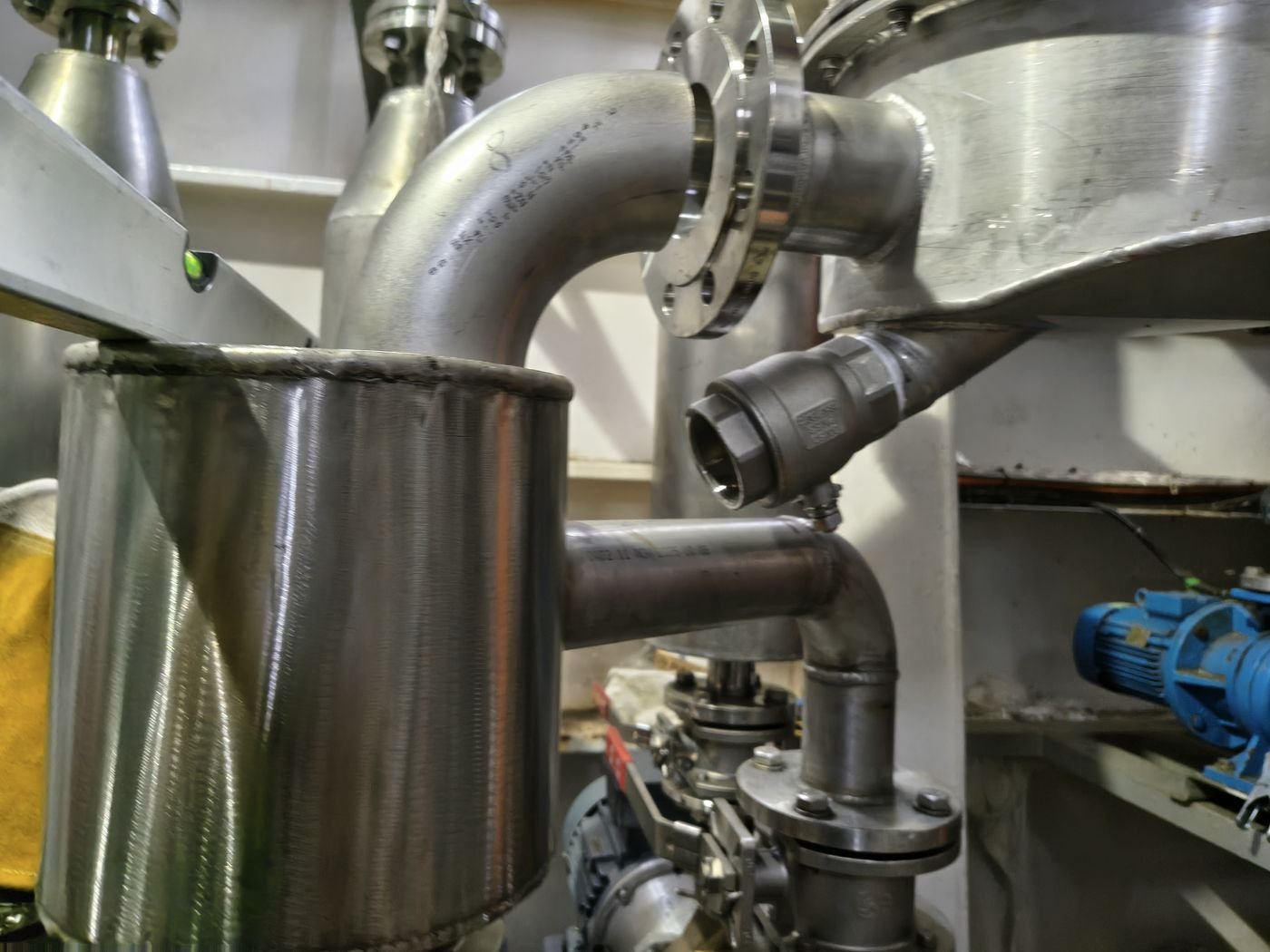 Pipework detail — Butt-welded elbows and vessel penetrations