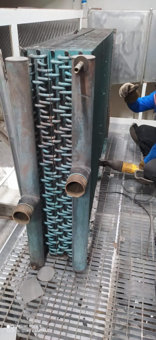 Exchanger stripping — Removal of the aged coil block