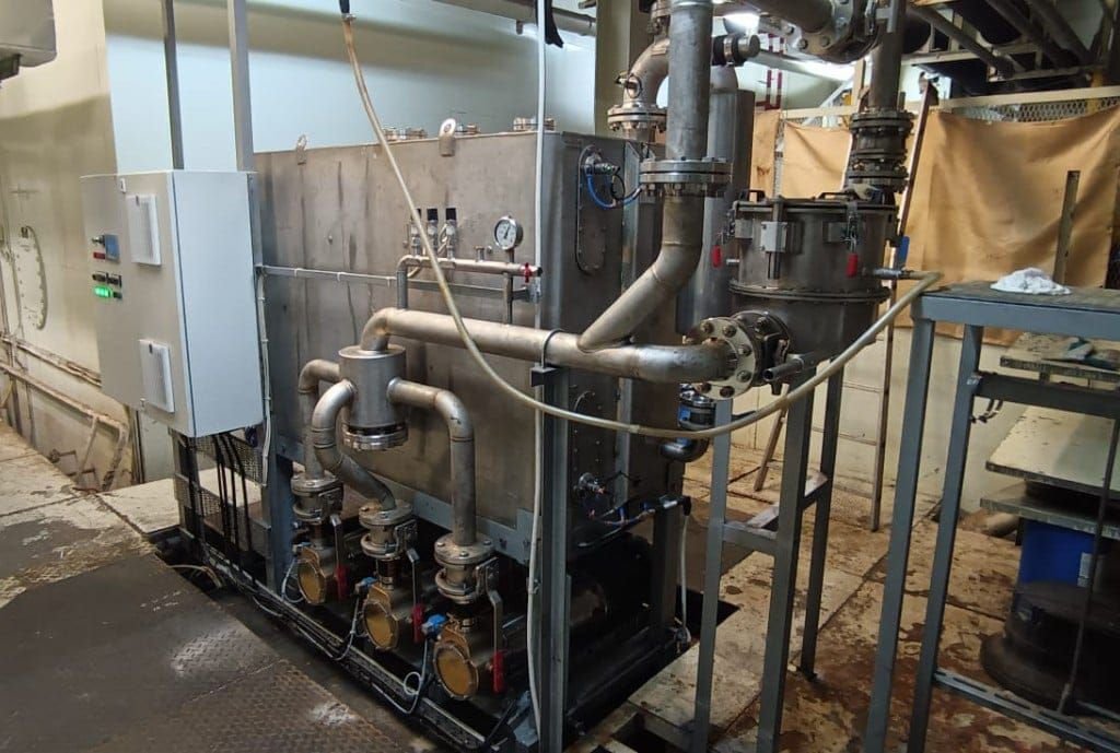 Treatment unit and control panel — Complete skid with instrumentation