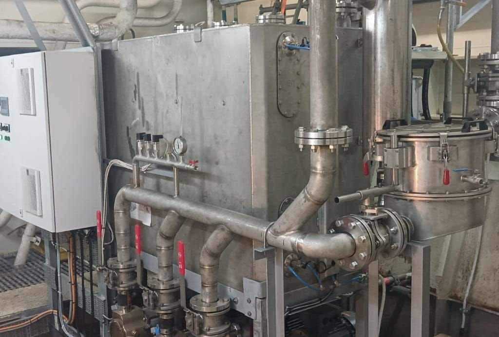 Skid detail — Manifold, gauges and cabinet interface